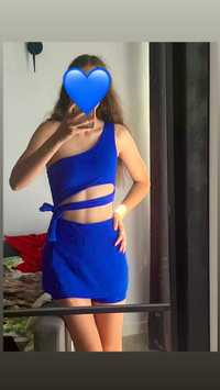 Синя міні-сукня з шортами-підкладкою знизу, на одне плече
