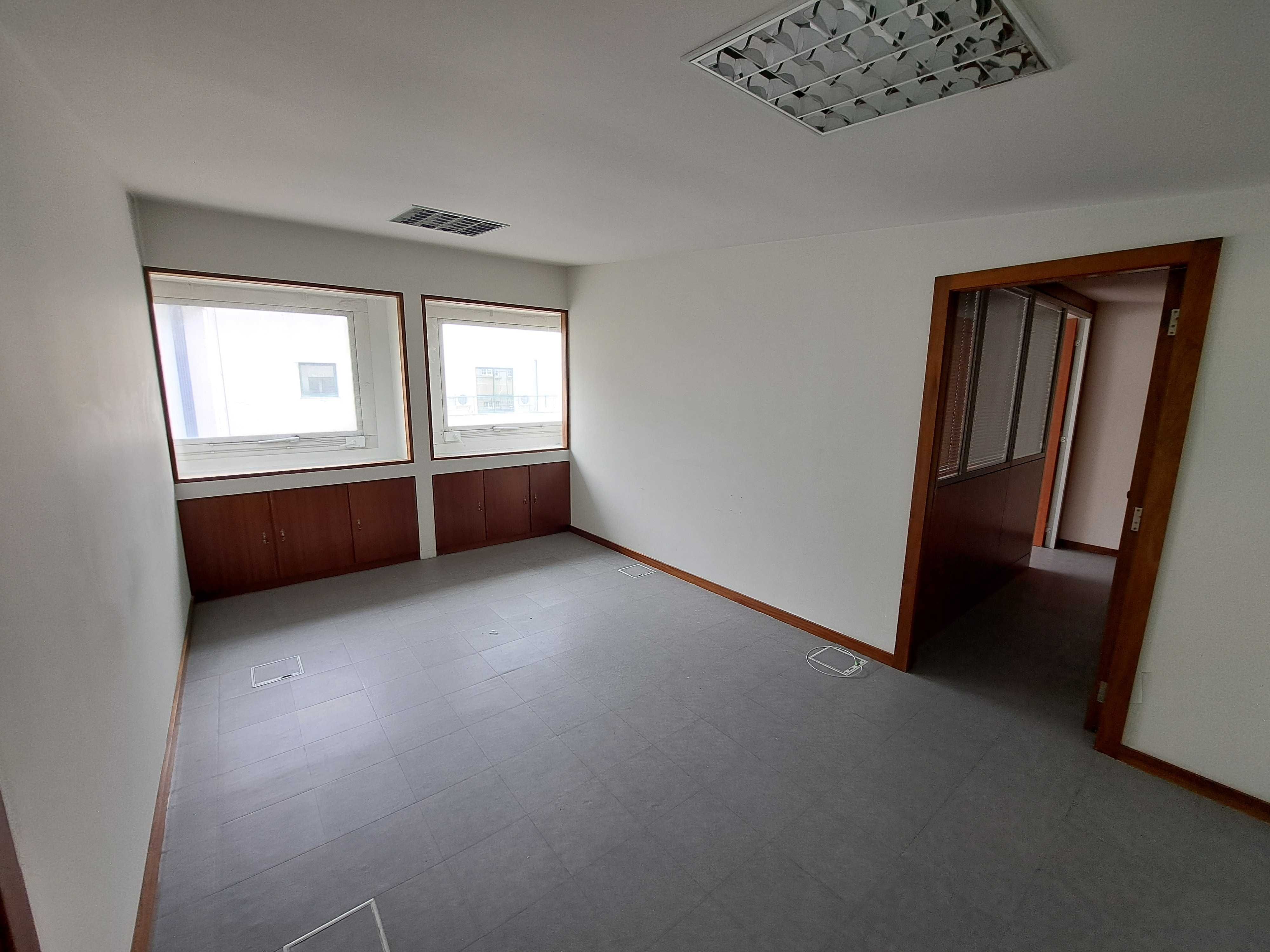 Arrenda-se - Escritório 55 m² – 2 salas+receção – Oliveira de Azeméis