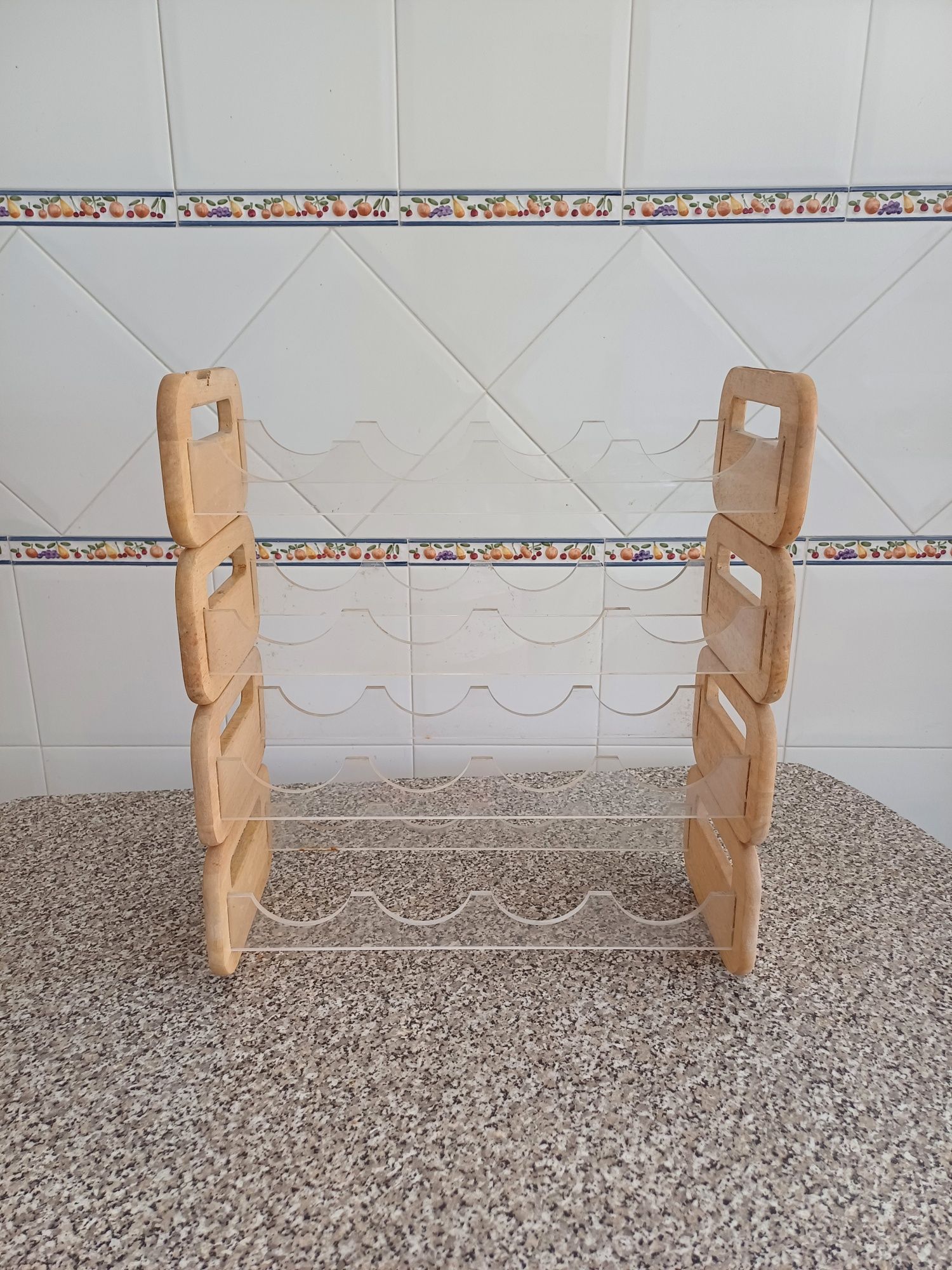 Garrafeira em acrílico