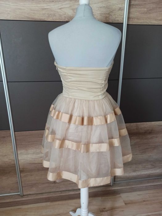 Beżowa sukienka princeska r. 36/38