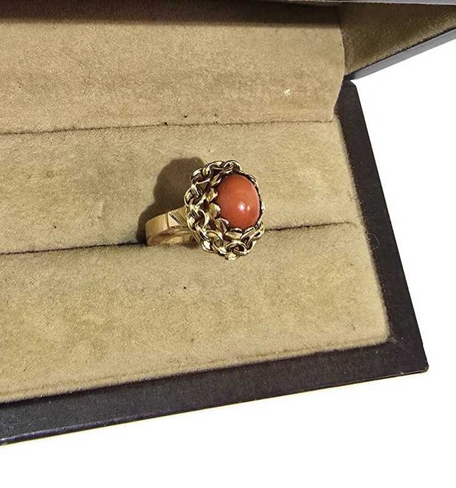 Złoty Pierścionek z koralem 585/3,96g R13