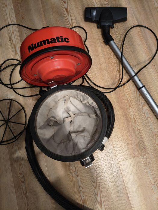 Aspirador industrial NUMATIC