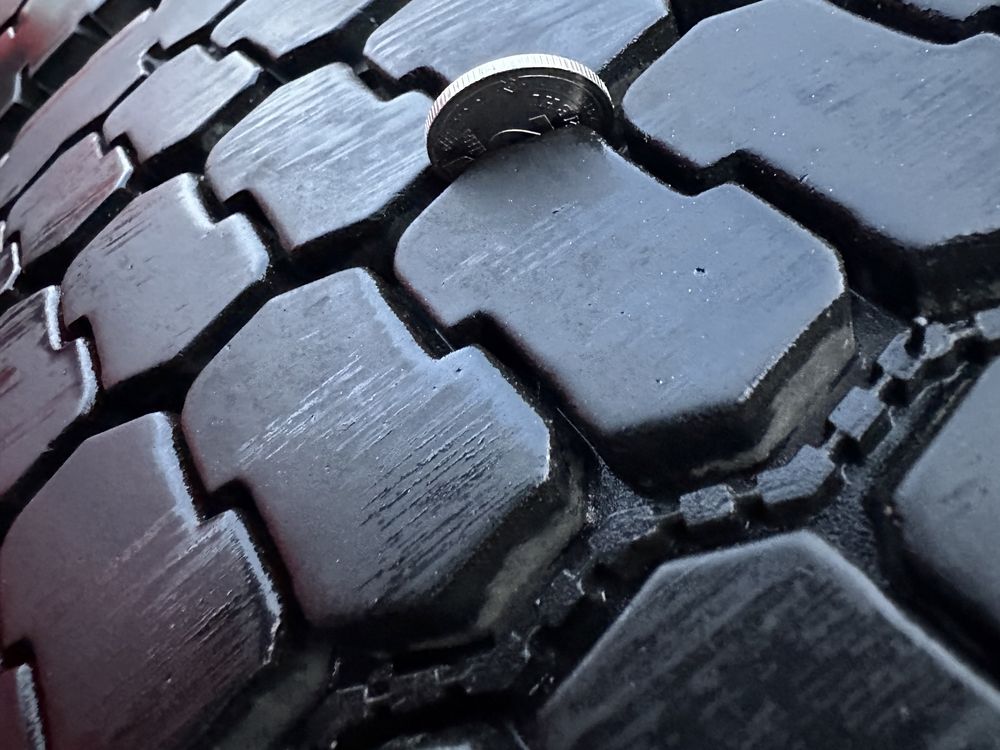 Шини 295/60 R22.5 , резина комплект задні Р22,5