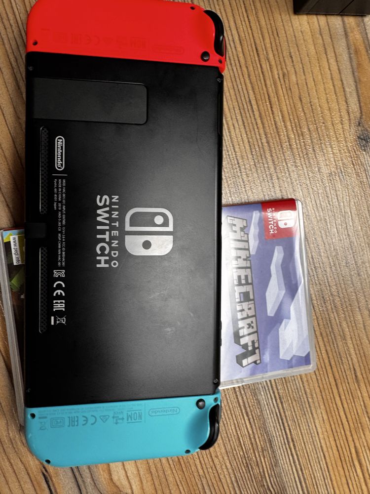 Nintendo switth w zestawie z gra minecraft