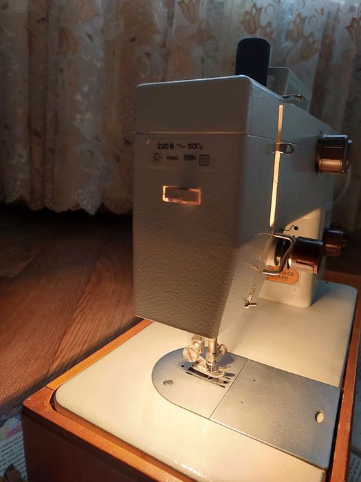 Продаётся швейная машинка а 143