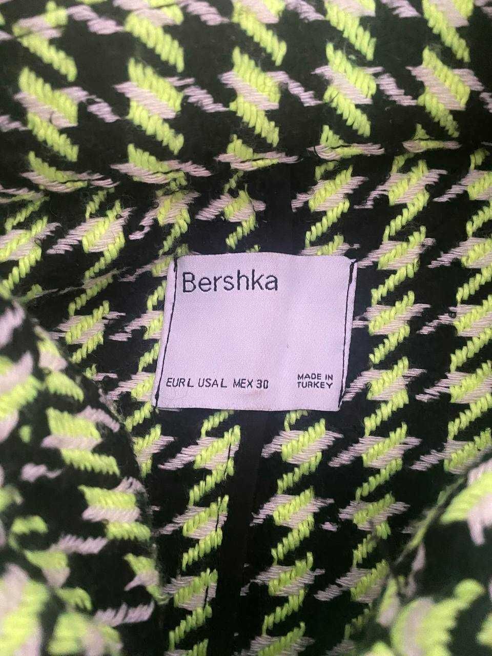 Весняна куртка  Bershka