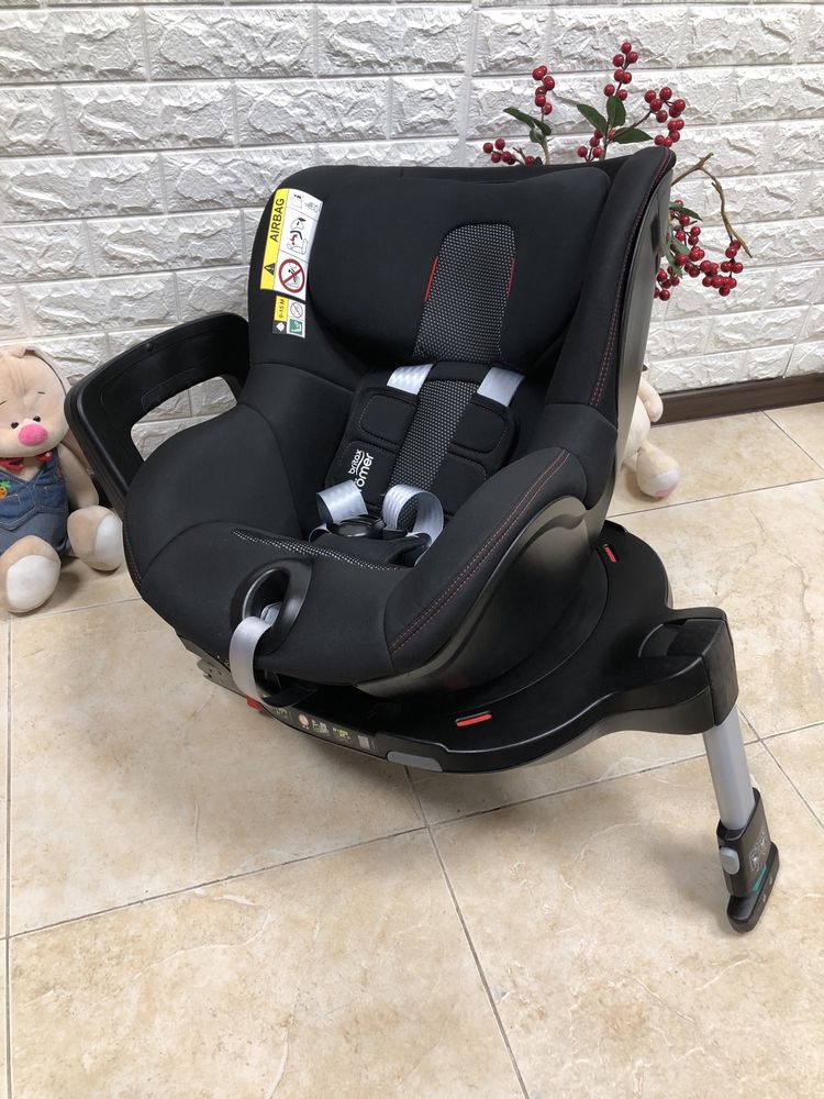 Автокрісло Britax Römer DUALFIX M i-SIZE Група 0+/1 (0-18 кг)