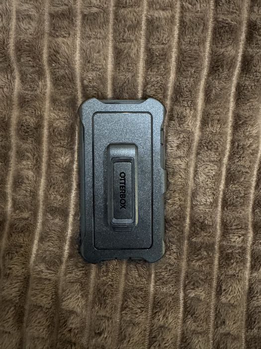 OtterBox Defender для iPhone13