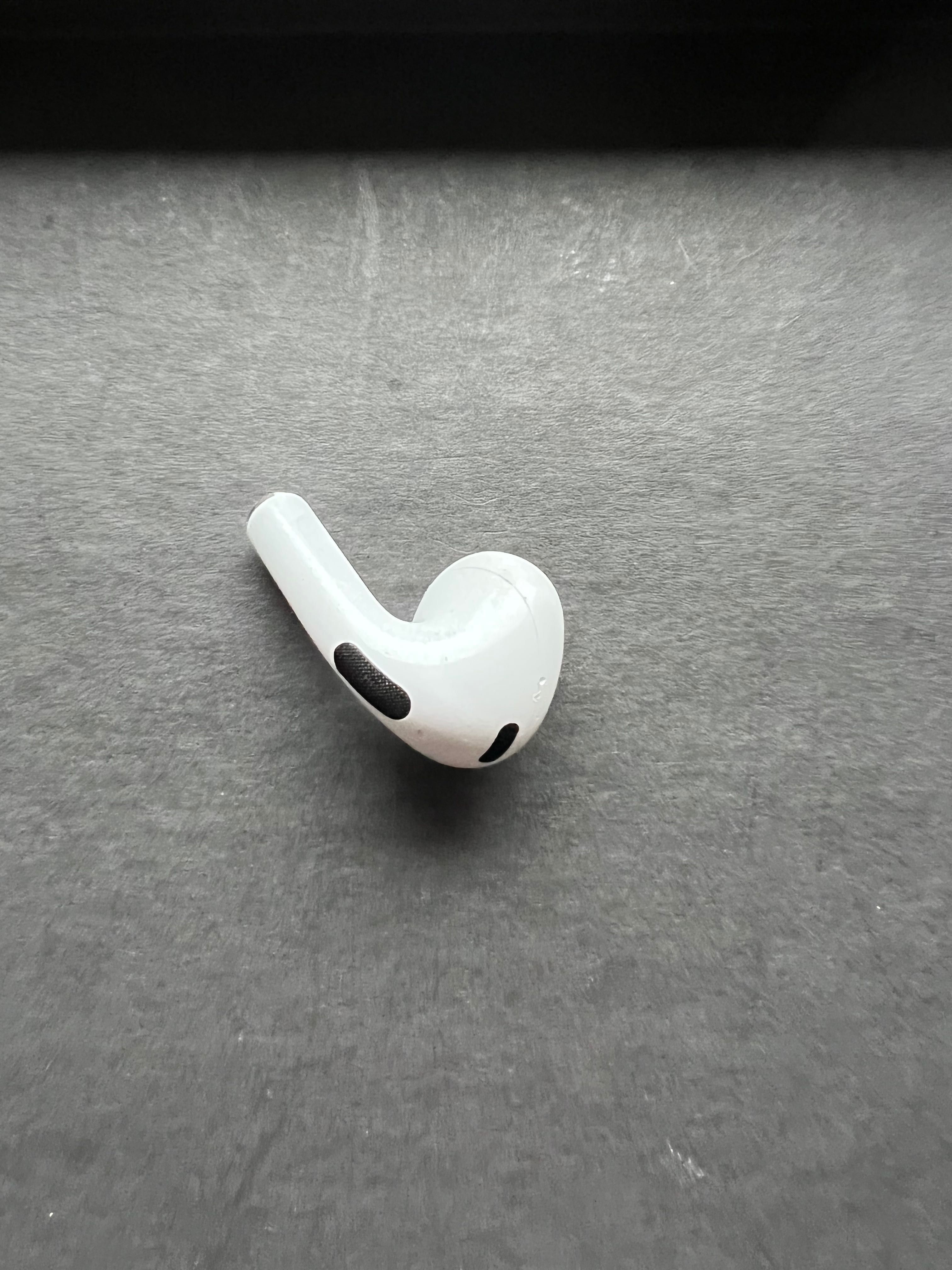 Левый наушник Apple AirPods3 A2564