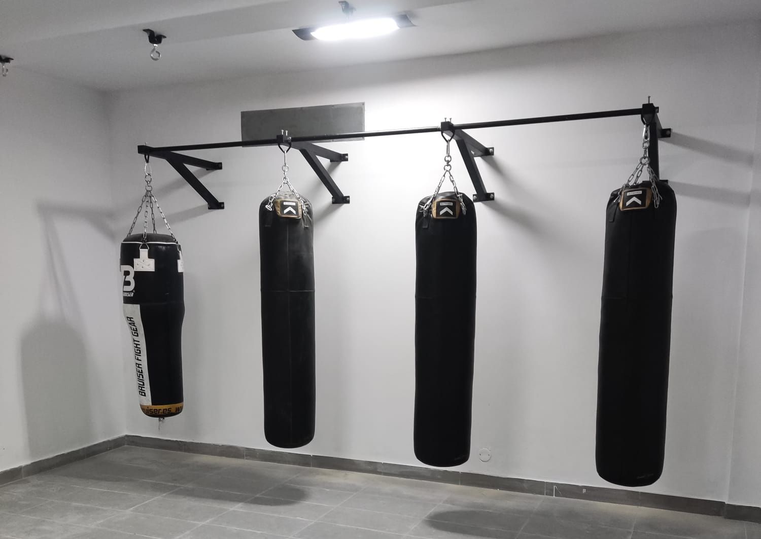 Barras de pull up e elevações