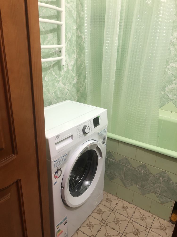 3 кімнатна з автономним опаленням, вільна