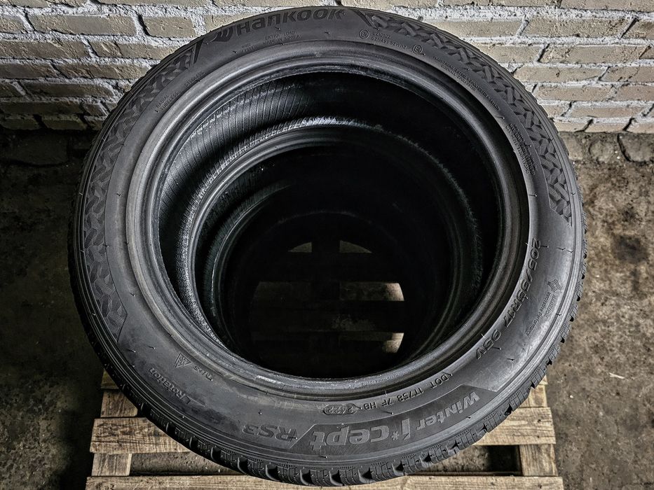 Зимові 205/55r17 Hankook | 8mm | 2022 | Hungary | Преміум шини | 4шт