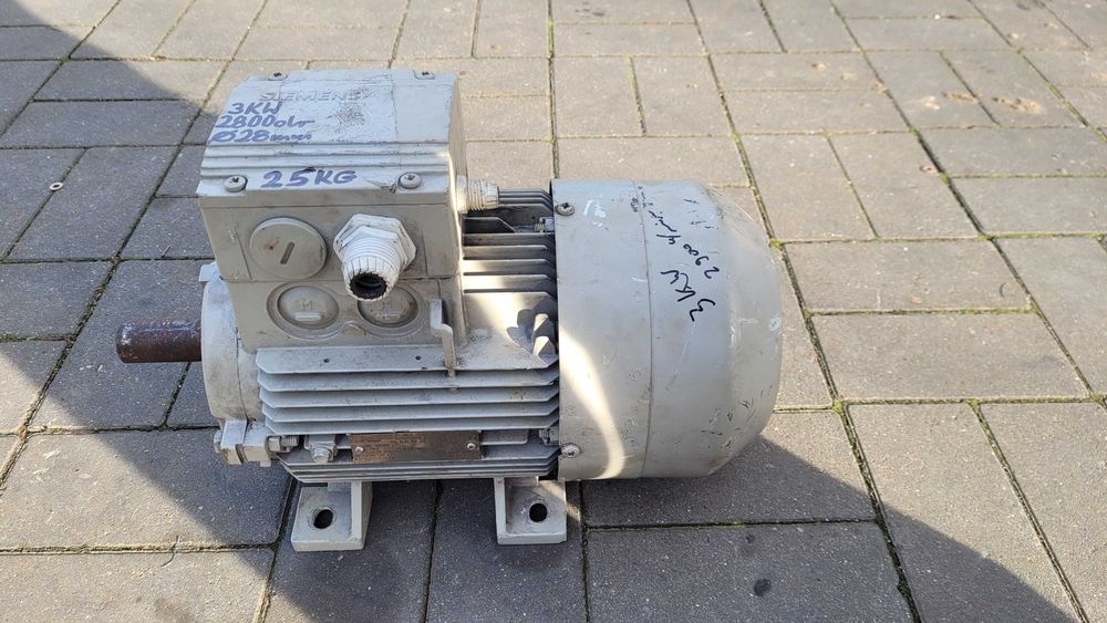 Sprzedam silniki elektryczne motoreduktory elektrobęben imadła pompy