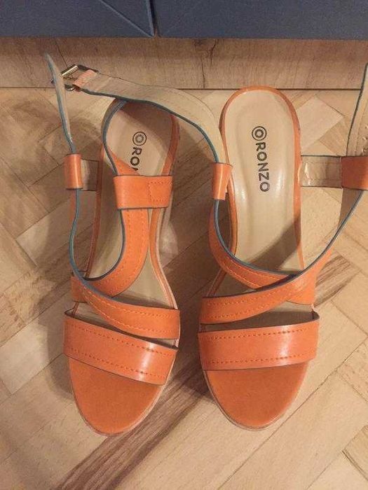 Женские босоножки Ronzo