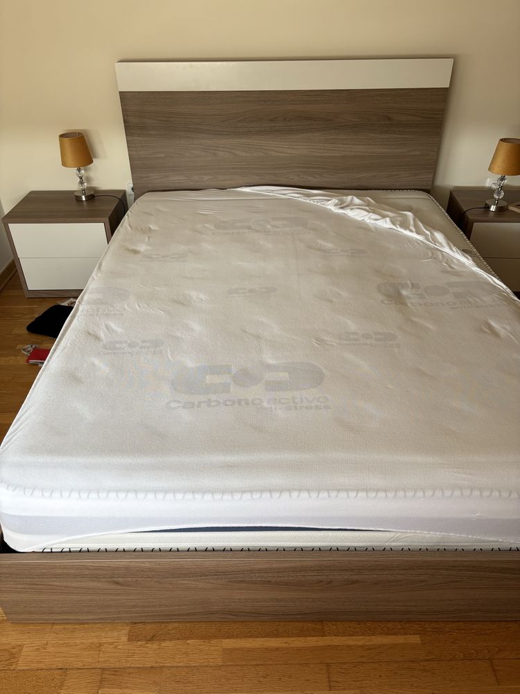 Cama casal em madeira