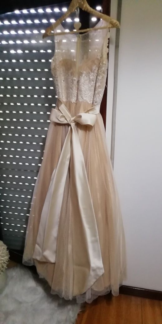 Vestido Noiva com saiote e véu Amour Glamour