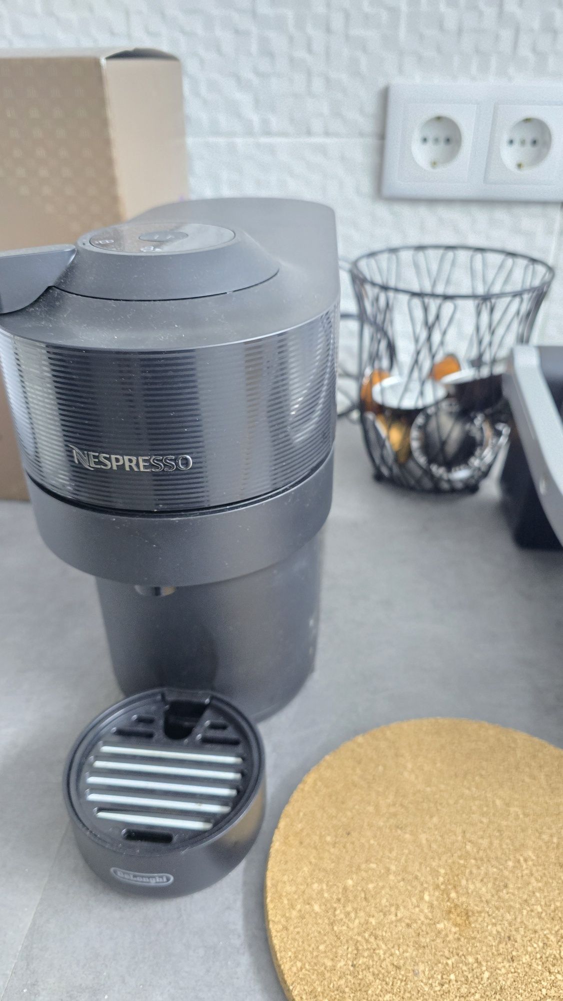 Máquina de Café DELONGHI Nespresso Vertuo Pop ENV90.B Preto