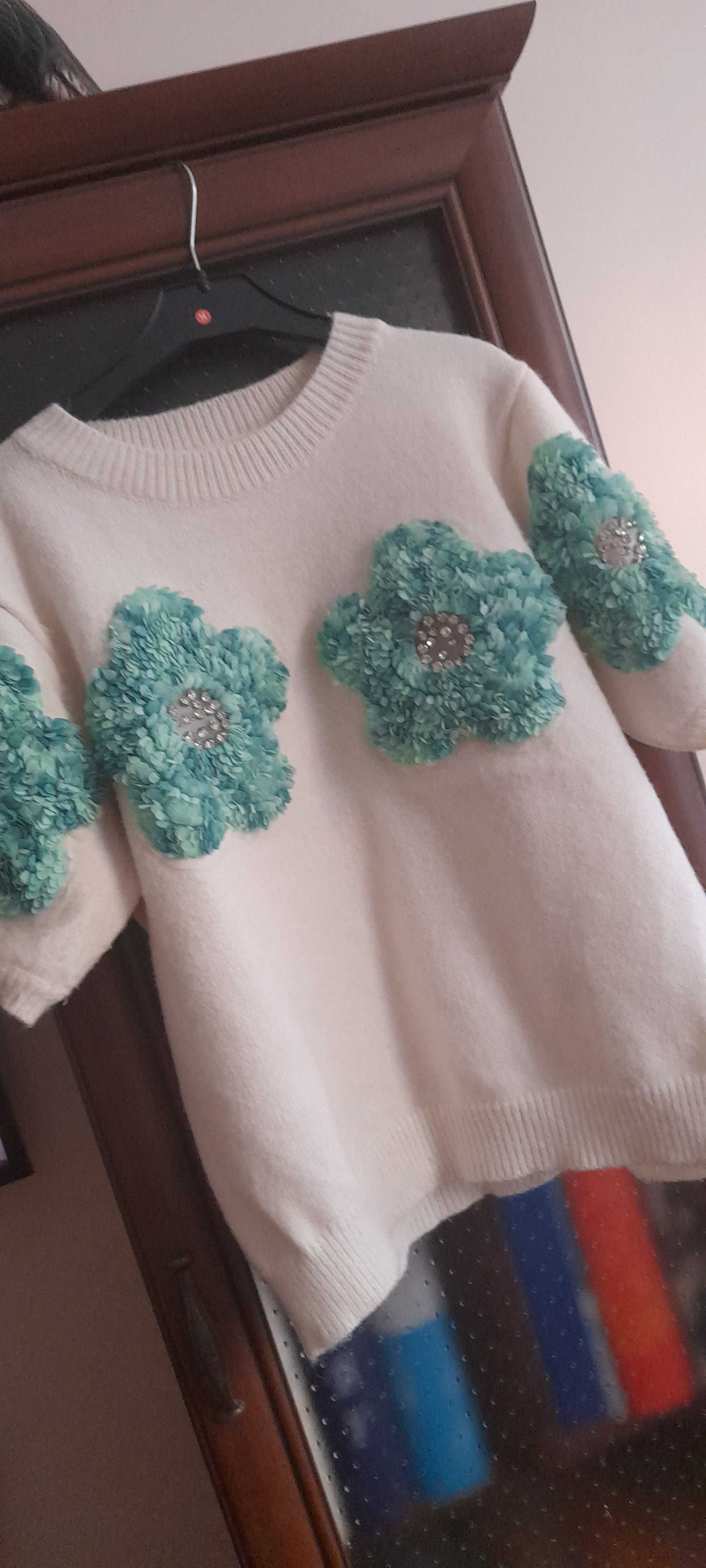 Sweter damski kwiaty krotki rekaw