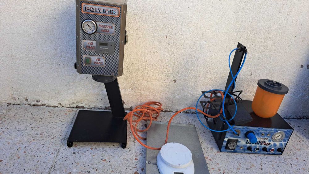 Equipamento de dosagem e aplicação de resina