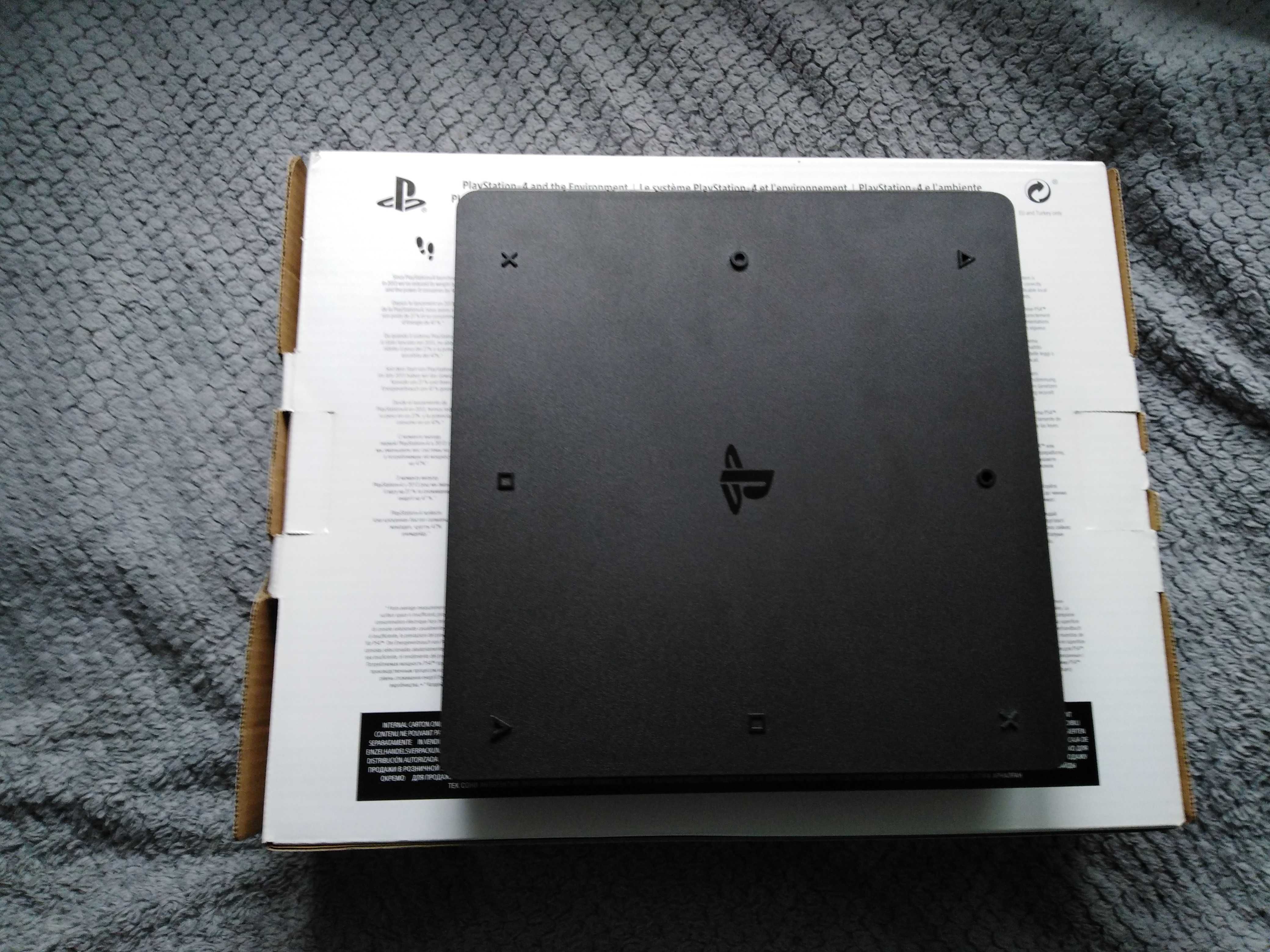 PS4 slim 500Gb w idealnym stanie z pudełkiem. Kabel/Pad/5Gier.