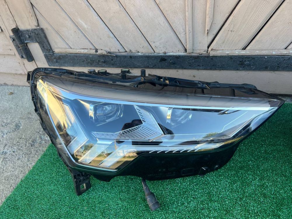 Оригінальні фари Audi Q3 Matrix Full LED RSQ3 83A