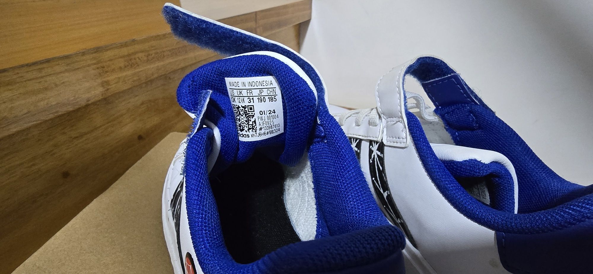 Sapatilhas da marca Adidas