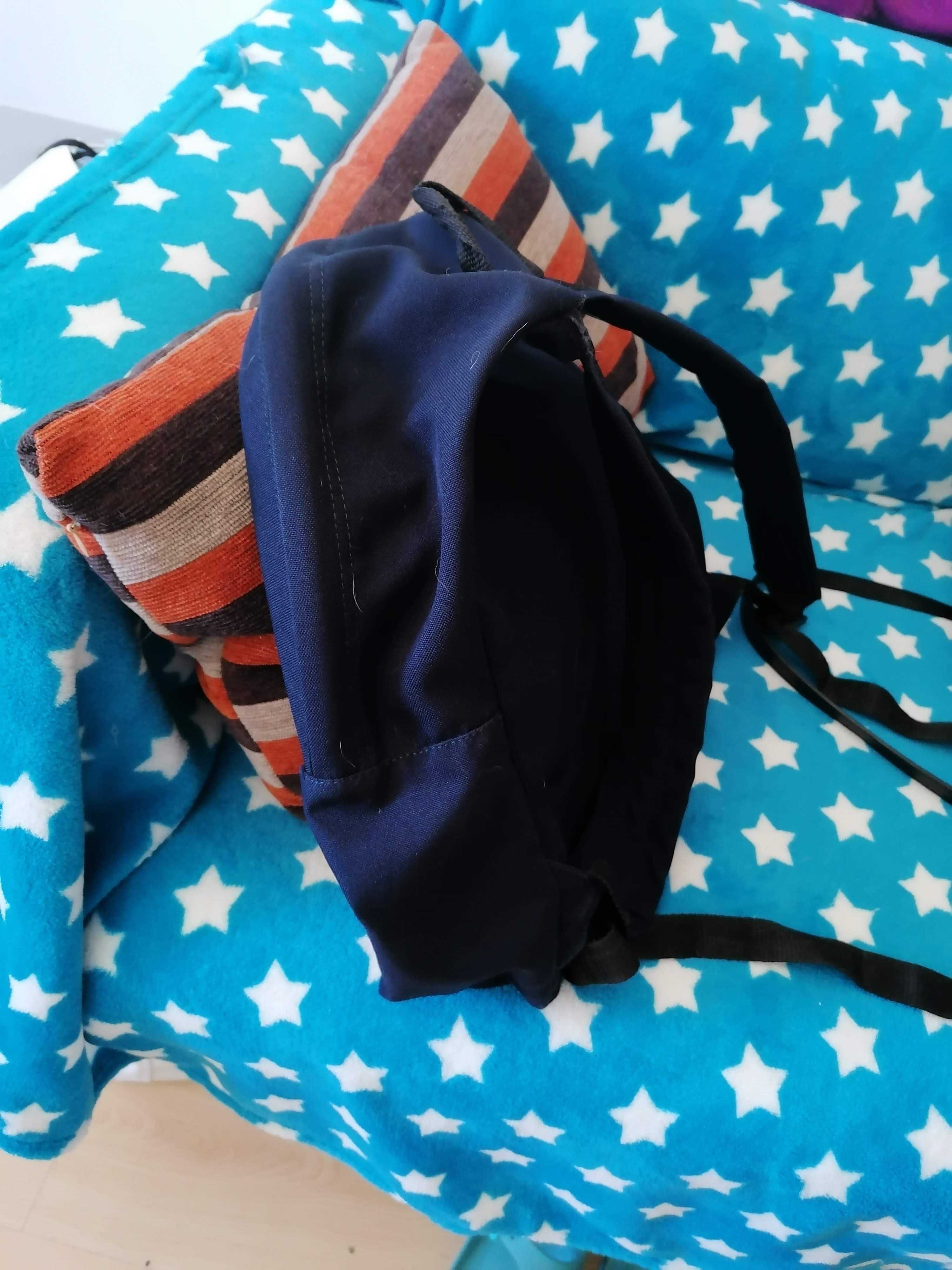 Mochila azul leve