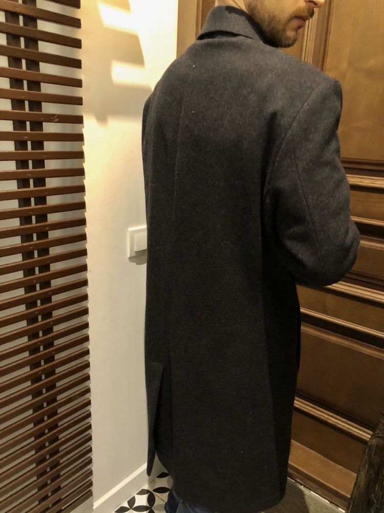 Классическое шерстяное мужское пальто Hugo Boss для элегантного мужчин