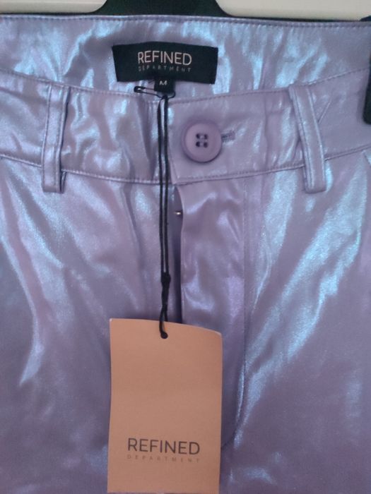 Nowe Fioletowe brokatowe efektowne spodnie rozmiar M Refined