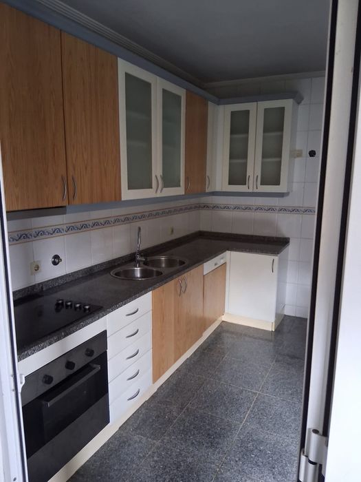 T2 com duas frentes,  terraço e garagem fechada