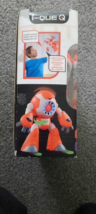 i-Que  lnteligent Robot