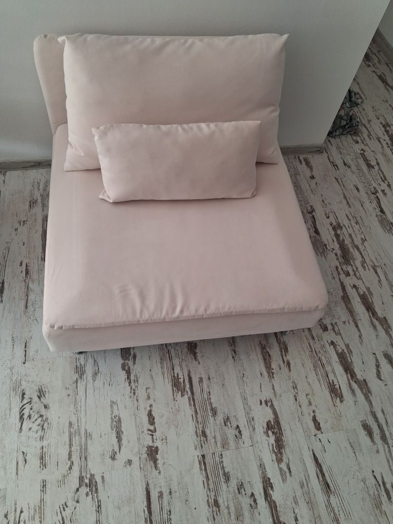 Sprzedam sofę ikea różowa