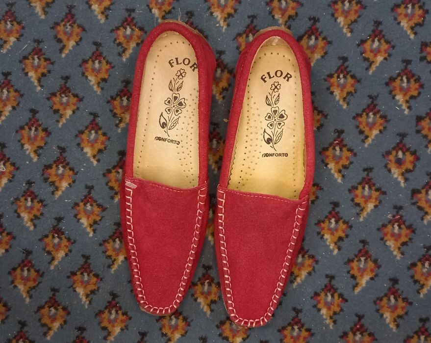 Sapato mocassim feminino de camurça