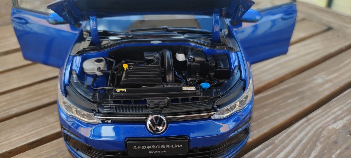 Volkswagen Golf 8r 1:18