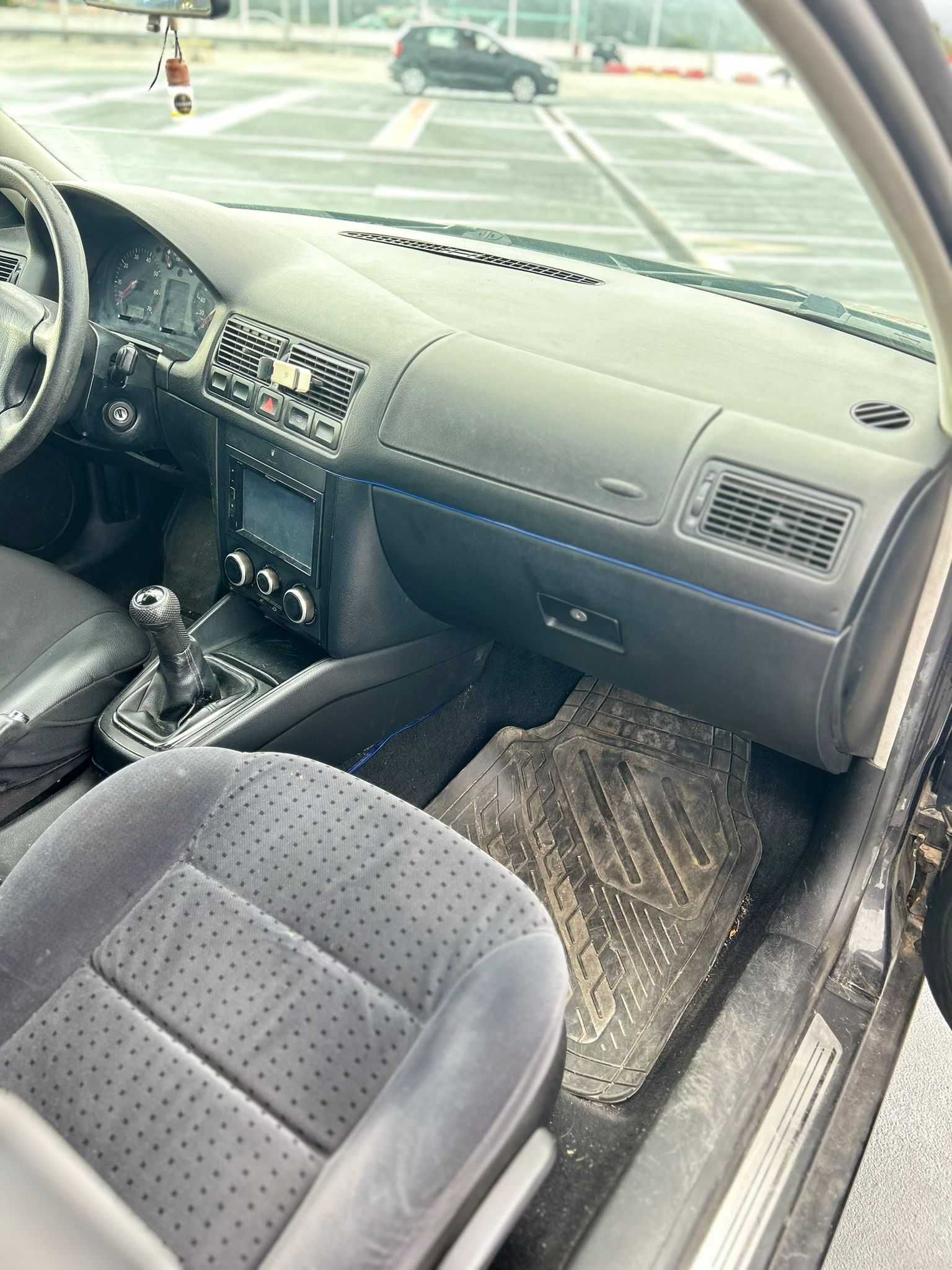 VW Golf IV 1.6 SR Gasolina (1998) – Preto