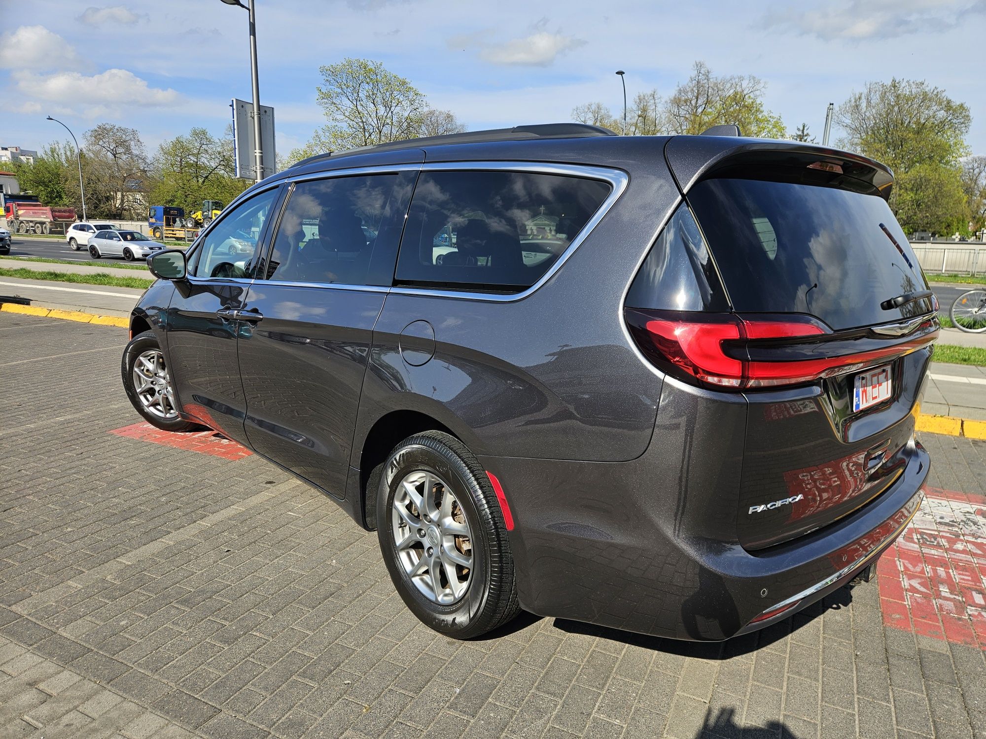 Wynajem samochodu Chrysler Pacifica bus minivan