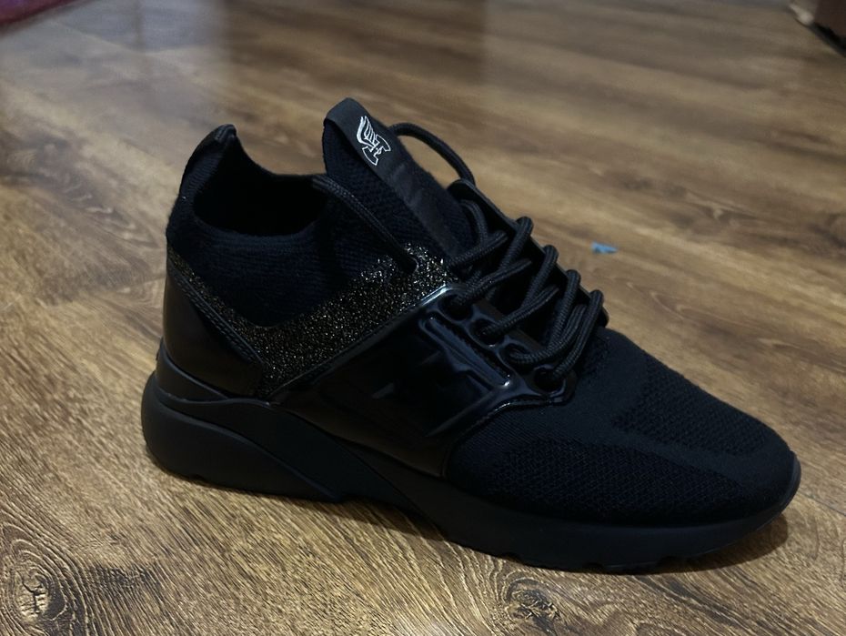 Жіночі кросівки HOGAN AKTIVE ONE H3932 стан нові