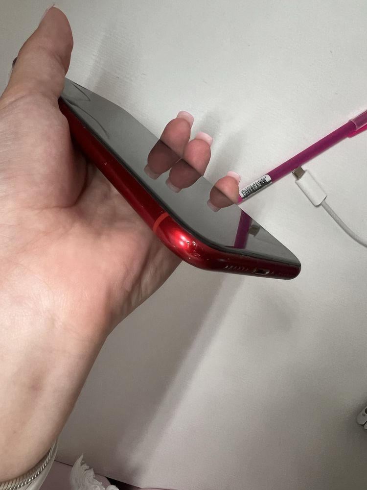 продаю iPhone XR