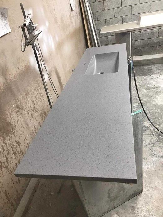 Умивальники цільновилиті з стільницею