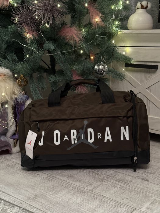 Сумка спортивна в кольорах Nike air jordan velocity duffle bag