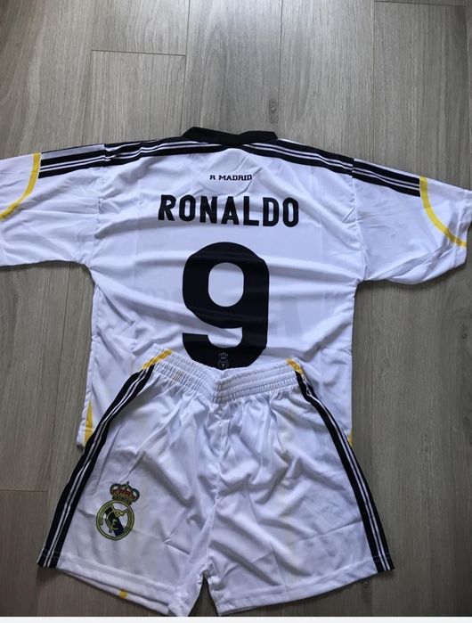 Розпродаж футбольних форм