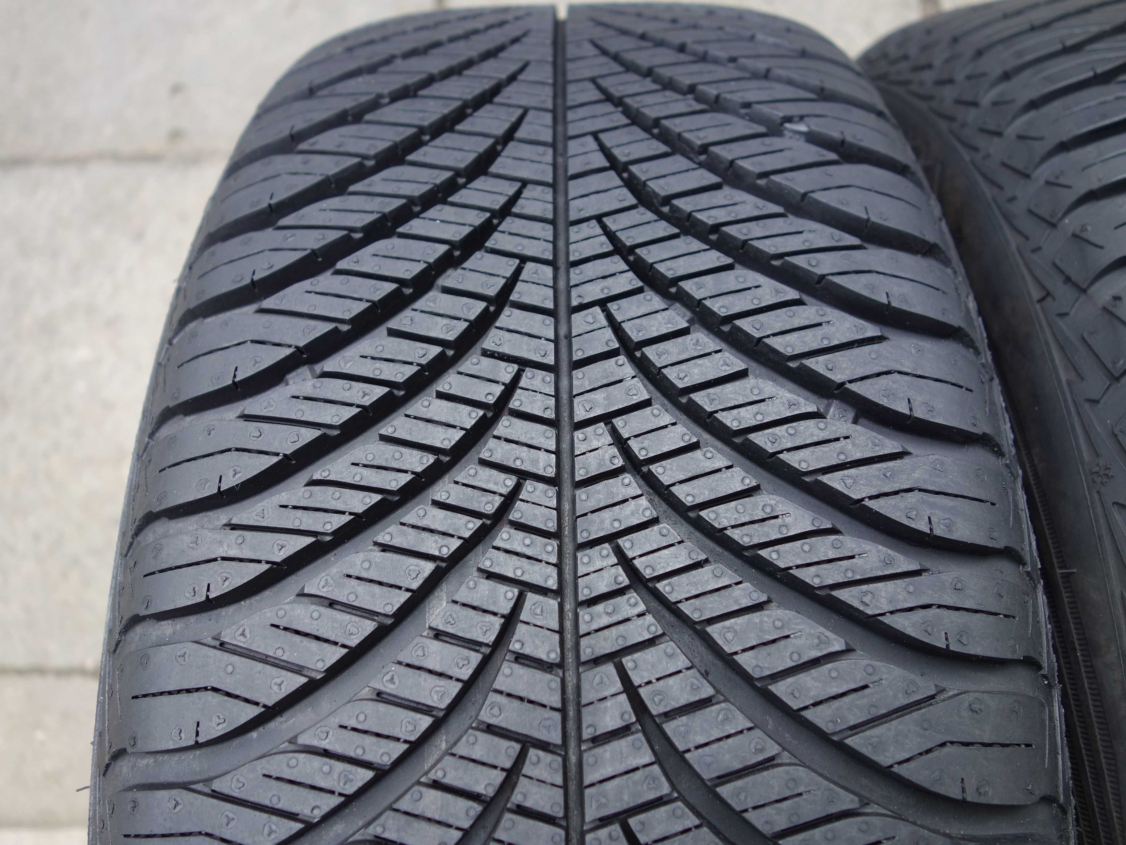 Opony 235/55/17  GOODYEAR 2 Sztuki WIELOSEZON