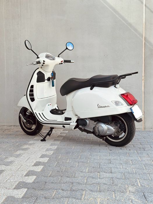 Vespa GTS Super 300 - Full Extras
