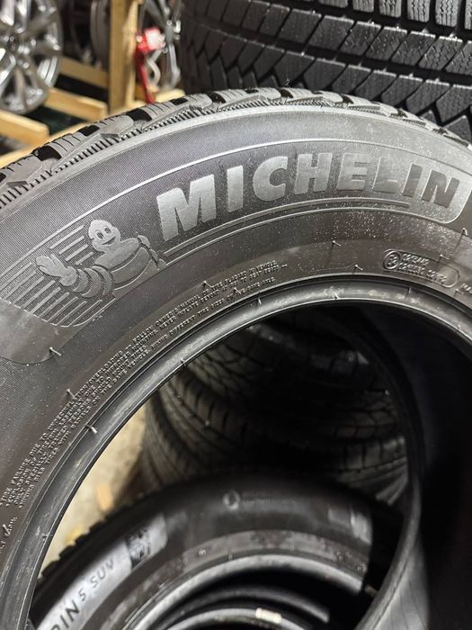 235 65 17 Mishelin pilot alpine ⁵ suv