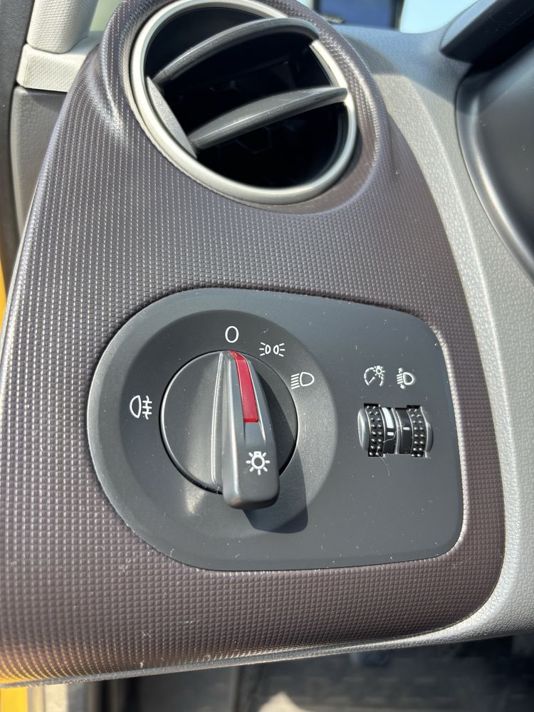Seat Ibiza 2011 1.4 Бензин