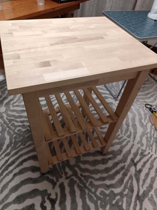 Gabinete para micro-ondas/forno.