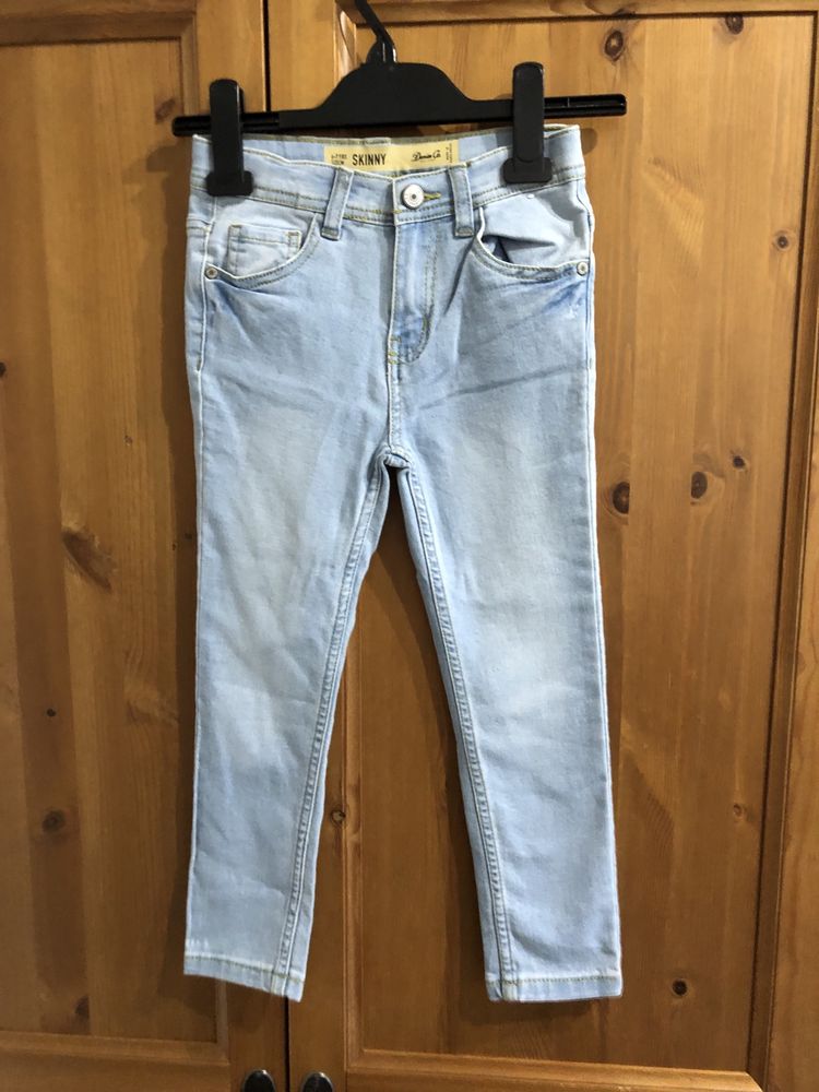 Jasnniebieskie spodnie jeansowe skinny rurki 122 waskie primark 6-7