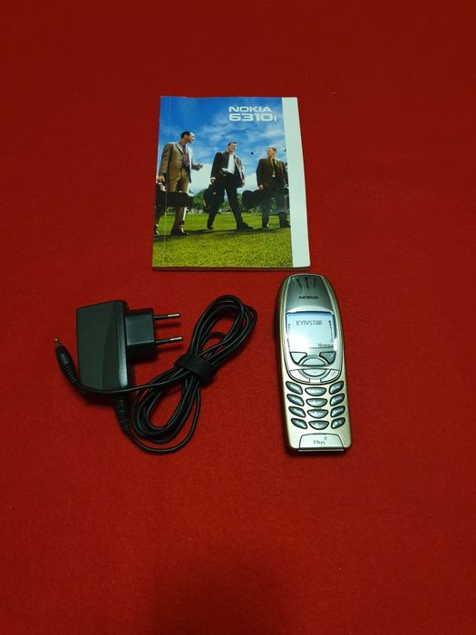 Nokia 6310i новая. В заводской пленке на экране.