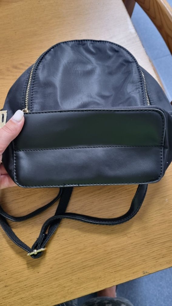 Mini Mochila Preta