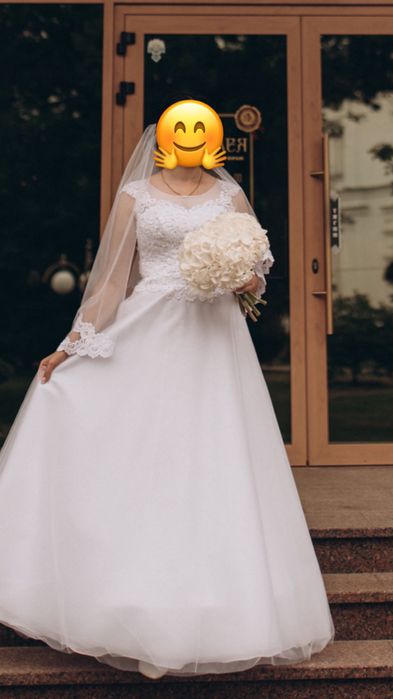 Вишукана весільна сукня